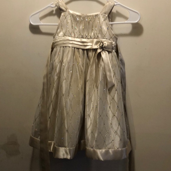 Beautiful flower girl dress. Size 4T